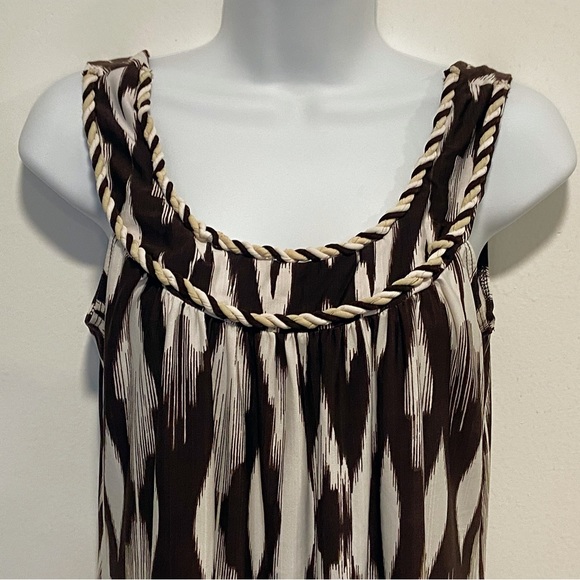 Brown, patterned top - Picture 2 of 6